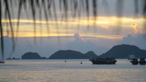 Sonnenuntergang-Im-Vietnamesischen-Hafen