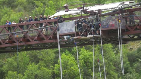 Hombre-Bungee-Jumping