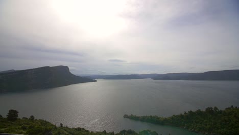 Enthüllender-Lake-Waikaremoana