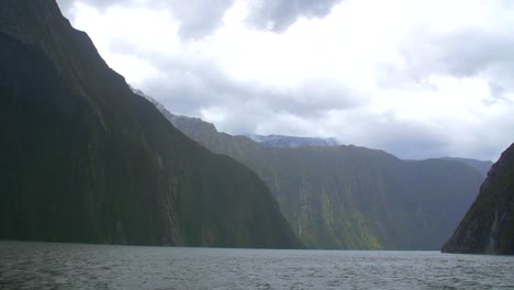 Umzug-über-Milford-Sound-Neuseeland