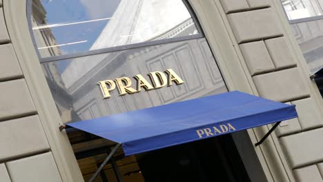 Prada-Ladenfront-Florenz-Italien