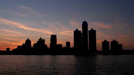 Silhouette-Von-Detroit-Skyline-Bei-Sonnenuntergang