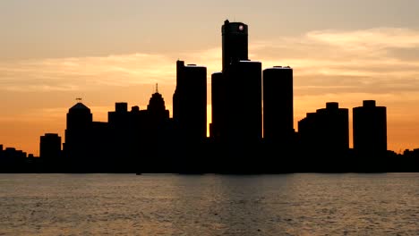 Zeitraffer-Der-Skyline-Von-Detroit-Bei-Sonnenuntergang