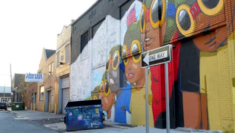 Muro-de-graffiti-en-Detroit