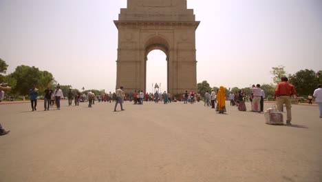 Panning-Up-to-Reveal-India-Gate