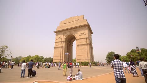 Multitudes-de-turistas-en-India-Gate-Nueva-Delhi