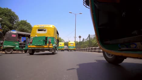 Low-Level-Pov-Tuk-Tuk-Fahrt