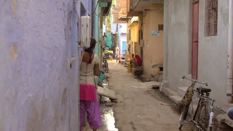 Narrow-Indian-Street