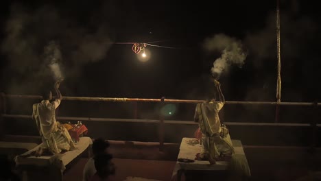 Varanasi-Nachtzeremonie
