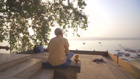 Man-Overlooking-Río-Ganges