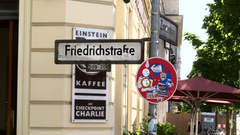 Friedrichstraße-Zeichen