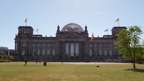 Das-Reichstagsgebäude-In-Berlin-2