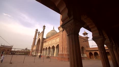 Panning-Shot-of-Jama-Masjid-From-Colonnade
