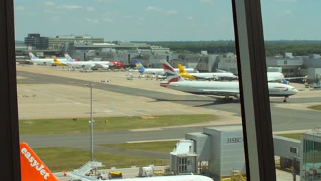 Aviones-de-rodaje-en-el-aeropuerto