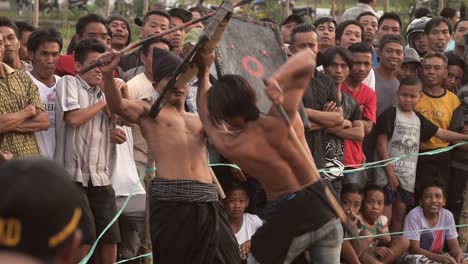 Indonesischer-Gladiatorenkampf