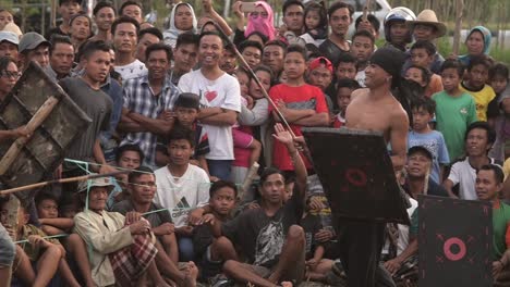 Traditioneller-Indonesischer-Gladiatorenkampf