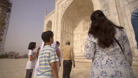Panning-Shot-of-Sightseers-at-the-Taj-Mahal