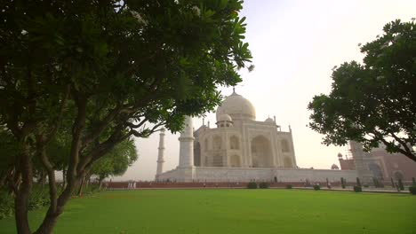Vista-lateral-del-Taj-Mahal