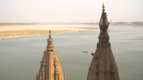 Plano-de-los-bancos-de-arena-del-Ganges-y-las-cimas-de-las-torres