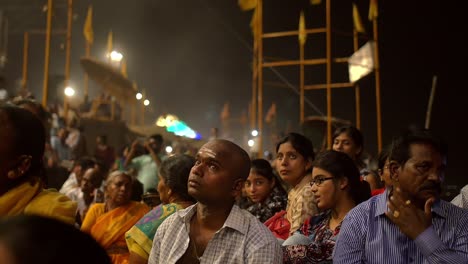 Teilnehmer-Der-Ganga-Aarti-Zeremonie