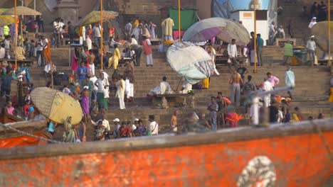 Toma-panorámica-a-lo-largo-de-Dashashwamedh-Ghat