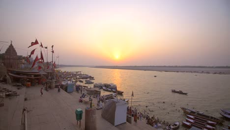 Fahnenschuss-Der-Ganges-Bei-Sonnenuntergang