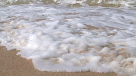 Slow-Motion-Waves-Breaking-on-Sand-1