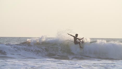 Mann-Surft-In-Zeitlupe