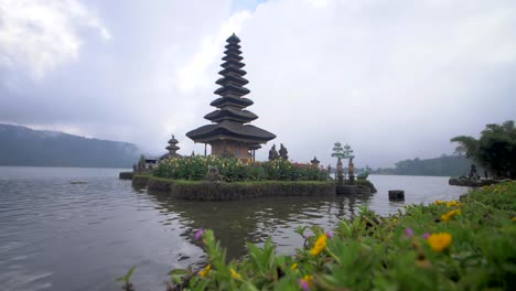 Pagoda-del-lago-Bratan