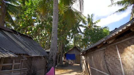 POV-caminando-por-una-aldea-indonesia