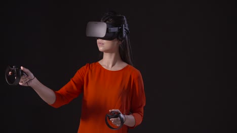 Jovencita-jugando-realidad-virtual