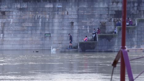 People-on-Flooded-Steps-at-Río-Seine