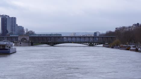 Pont-De-Bir-hakeim-Und-überflutete-Seine