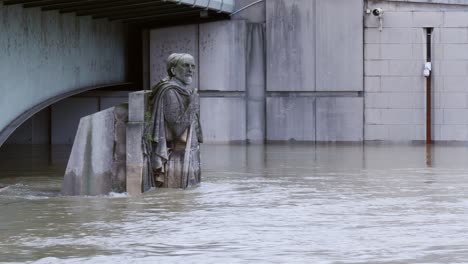 Zouave-Statue-in-Rising-Floodwater