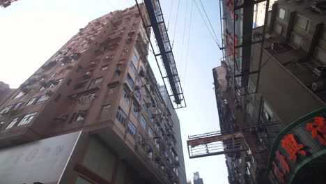 Corre-por-la-calle-lateral-en-Hong-Kong