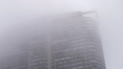 Hongkong-Gebäude-Im-Nebel-Mis