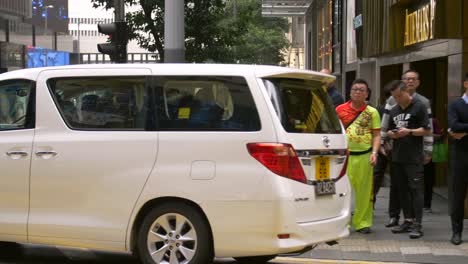 Commuters-in-Hong-Kong-CBD