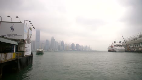 Hong-Kong-Ferry-y-Skyline
