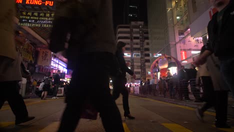 Menschenmenge,-Die-In-Hongkong-Die-Straße-überquert