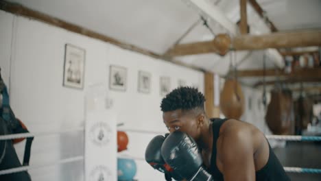 Joven-atleta-Shadow-Boxing
