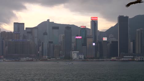 Skyline-de-Hong-Kong-al-atardecer