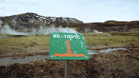 Temperature-Sign-by-Icelandic-Geyser