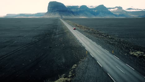 Autofahrt-Durch-Die-Isländische-Landschaft