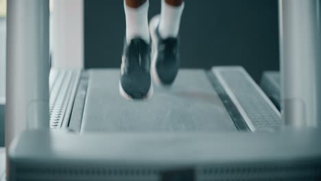 Mans-Legs-Whilst-Running-on-Treadmill