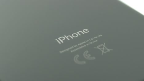 Enfoque-Pull-sobre-el-logotipo-de-Iphone