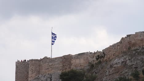Griechische-Flagge-Weht-Auf-Der-Akropolis-Athen