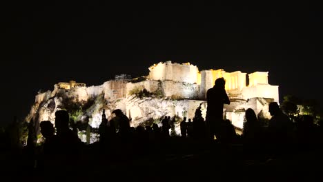 Cu-Silhouetten-Von-Menschen-In-Griechischen-Ruinen