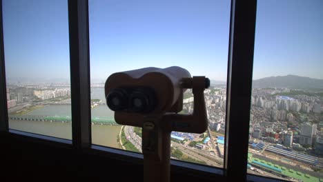Tower-Viewer-Mit-Blick-Auf-Die-Stadt-Seoul