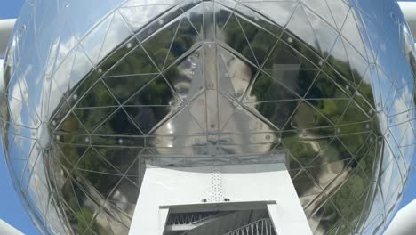 Atomium-Sphere-and-Staircase