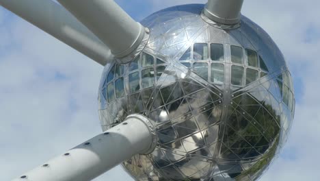 Sphere-and-Tubes-in-the-Atomium